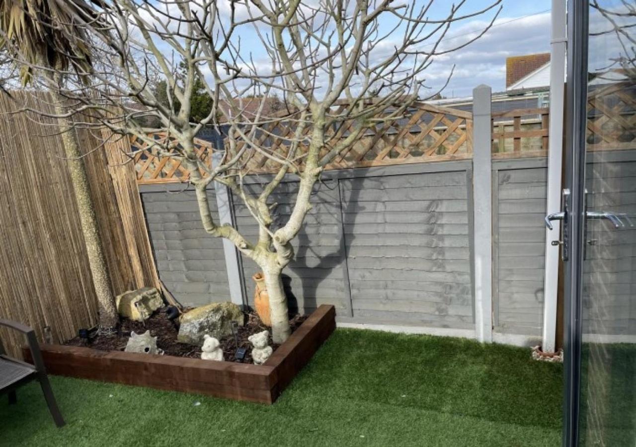 The Annexe - Pagham Apartamento Exterior foto